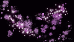 黑色背景上帶有閃光的紫色蝴蝶和花朵。 — 櫻花 壁紙