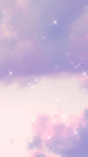夢幻般的暮色天空中閃爍著星光的淡彩雲。