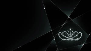 在破碎鏡面上閃閃發光的鑽石皇冠，帶有星爆效果。 — 皇冠 壁紙