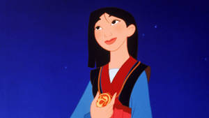 動畫女孩在星空夜空下拿著一個發光的金色獎章。