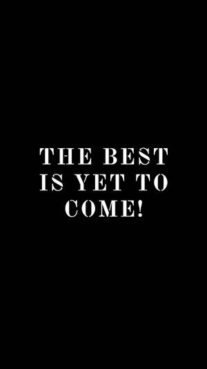 黑色背景上寫有勵志名言「The best is yet to come」的文字