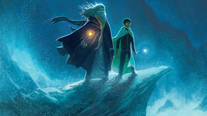 兩個巫師在夜晚白雪覆蓋的山頂上手持發光的魔杖。