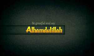 深色紋理背景上顯示「Alhamdulillah」的金色文字