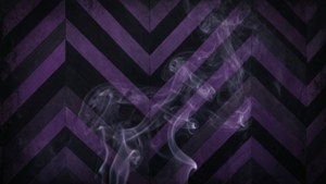 紫色和黑色人字形圖案配以旋轉煙霧。