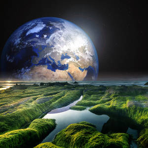 夜間太空中漂浮的巨大地球下的苔蘚河谷。