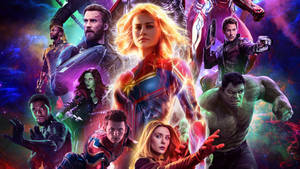 Marvel 超級英雄以動態姿勢呈現在色彩繽紛的宇宙背景前。