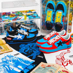 Marvel和BAPE品牌的運動鞋和服裝，周圍環繞著漫畫書和收藏品。