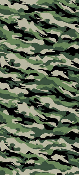 綠色、米色和黑色的軍事迷彩圖案，用於融入森林環境。