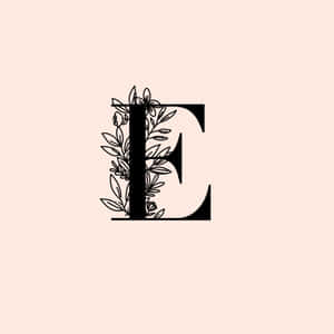 黑色字母 E 在蜜桃色背景上以花卉藤蔓裝飾。