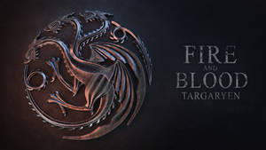 三頭龍徽章，帶有「Fire and Blood Targaryen」文字，背景為深色。