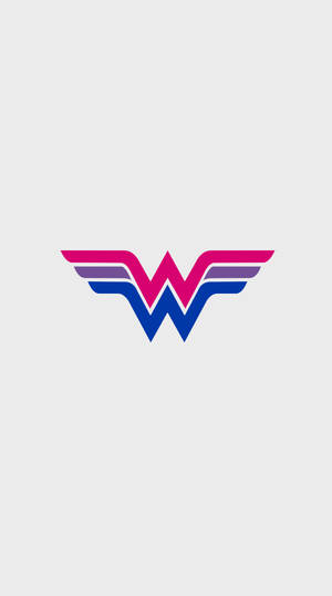 Wonder Woman 標誌，帶有粉紅色、紫色和藍色條紋，在淺灰色背景上