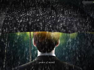 雨中撐傘的西裝男，發光綠色背景和文字 peace of mind — 雨天 壁紙