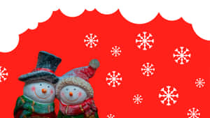 兩個微笑的雪人公仔戴著帽子和圍巾，在紅色雪花背景上。