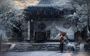 撐紅傘的人與白狐在積雪的神社庭院中行走。 — 雪 壁紙