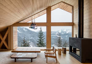 現代木屋，設有壁爐，透過大窗戶可欣賞白雪皚皚的山景。