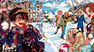 動漫角色在落雪的城鎮廣場上玩雪球和穿著冬季服裝。