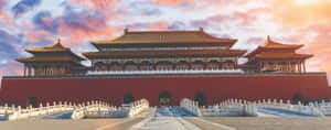 宏偉的中國宮殿，紅牆金頂，日落時分。 — 唐人街 GIF 壁紙