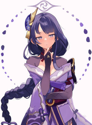 紫髮傳統服裝的動漫女孩沉思地擺姿勢。