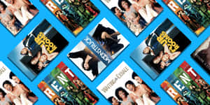 藍色背景上傾斜的《Rent》、《Moonstruck》和《Waiting to Exhale》電影海報。