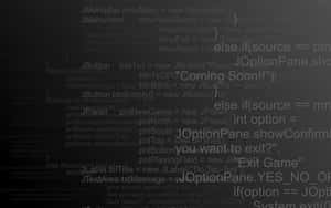 Java 程式碼和遊戲介面文字浮動在深灰色背景上。 — 科技 壁紙