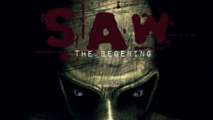 恐怖電影標題《Saw The Beginning》，戴著面具的身影和血跡。 — 恐怖 壁紙