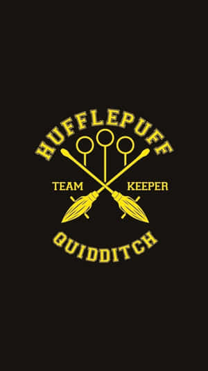 帶有交叉掃帚和金探子符號的赫夫帕夫魁地奇球隊守門員標誌。
