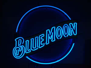 Blue Moon 啤酒霓虹燈牌在黑暗房間中發光 — 霓虹藍色美學 壁紙