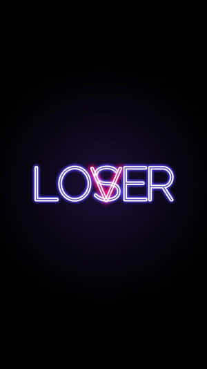 霓虹燈牌，上面用紫色和粉紅色寫著 LOSER，背景為黑色。 — 霓虹 壁紙