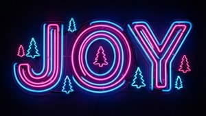 霓虹燈標誌，上面有 JOY 字樣和發光的松樹，呈現粉紅色和藍色。 — 聖誕節 壁紙