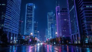 雨夜的城市街道，發光的摩天大樓在潮濕的人行道上反射。