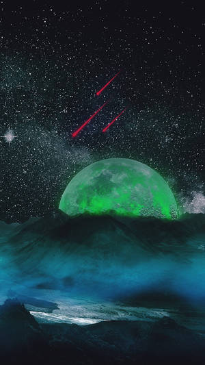 綠色行星在山脈上方升起，紅色流星劃過星空