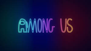 霓虹招牌在深色背景上以發光顏色顯示「AMONG US」。