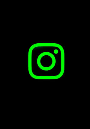 黑色背景上發光的綠色Instagram應用程式圖標。