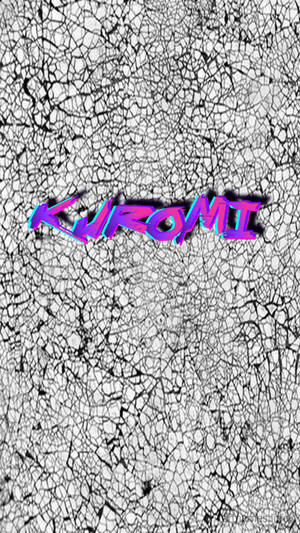 霓虹紫色和藍色 KUROMI 文字在裂紋混凝土背景上。