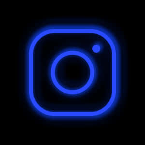 黑色背景上發光的藍色Instagram應用程式圖標