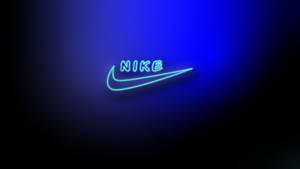 在深藍色漸變背景上發光的霓虹藍色Nike標誌。