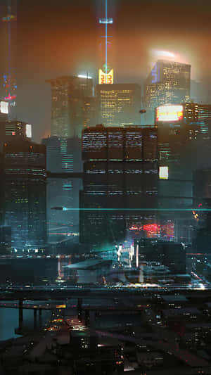 夜晚的未來城市天際線，閃爍的霓虹燈招牌和雨水浸濕的街道。