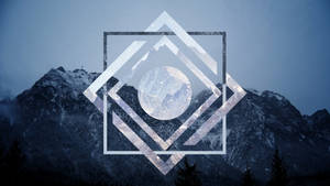 帶有月亮的幾何疊加層在黃昏時顯現出積雪的山峰。