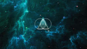 一個發光的幾何符號在藍綠色和黑色的宇宙星雲中，帶有星星。