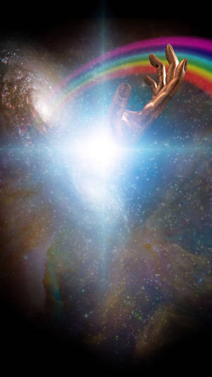 一隻手伸入發光的宇宙星雲，上方有一道彩虹弧。
