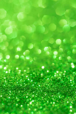 閃爍的綠色閃粉，背景帶有柔和的六邊形散景燈光。 — Huawei MatePad 11.5 (2026) 壁紙