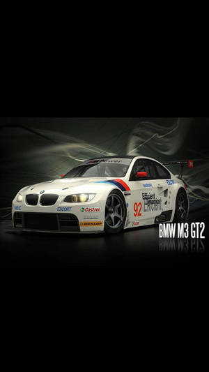 白色BMW M3 GT2賽車，帶有贊助商標誌和發光車頭燈，在黑暗抽象背景上。