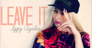 Iggy Azalea 身穿花卉上衣和帽子，帶有「LEAVE IT」文字