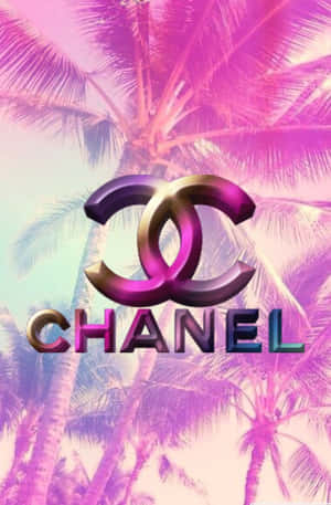 Chanel 標誌與棕櫚樹，粉紅和紫色漸變背景