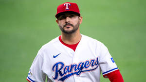 棒球運動員身穿Rangers球衣在球場上 — 棒球 壁紙