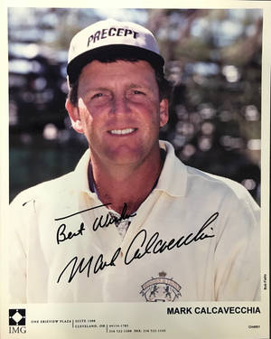 高爾夫球手Mark Calcavecchia的肖像，附有簽名和署名。 — 4:5 壁紙