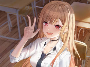 穿著校服的動畫女孩在教室裡微笑並比出和平手勢。
