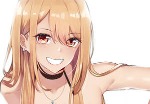 金髮紅眼的動漫女孩含淚微笑。