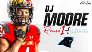 美式足球員DJ Moore身穿馬里蘭大學球衣，搭配卡羅萊納黑豹隊選秀圖案。
