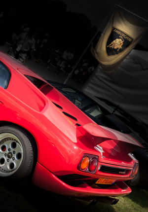 夜間車展中帶有公牛橫幅的紅色林寶堅尼Countach。 — OnePlus Pad 4 壁紙